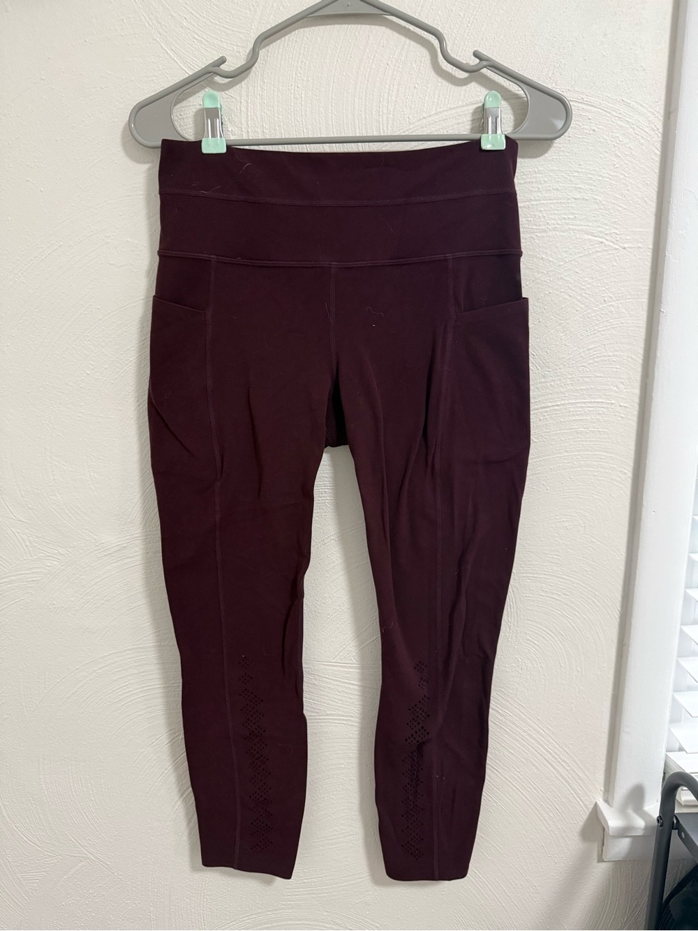 Athleta Maroon High-Waist Cropped Leggings with Side Pockets